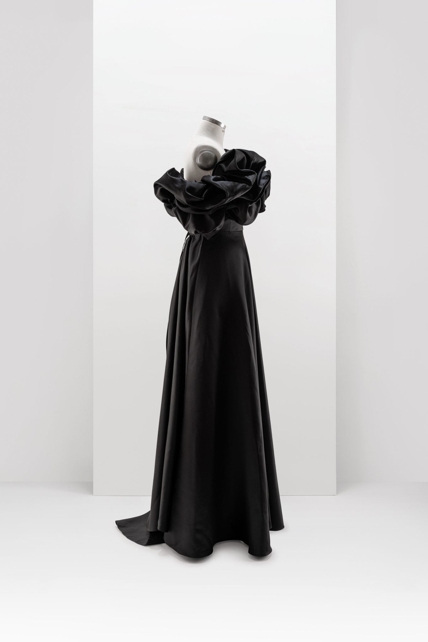 CORSET DRESS WITH MERINGUE FLOUNCES