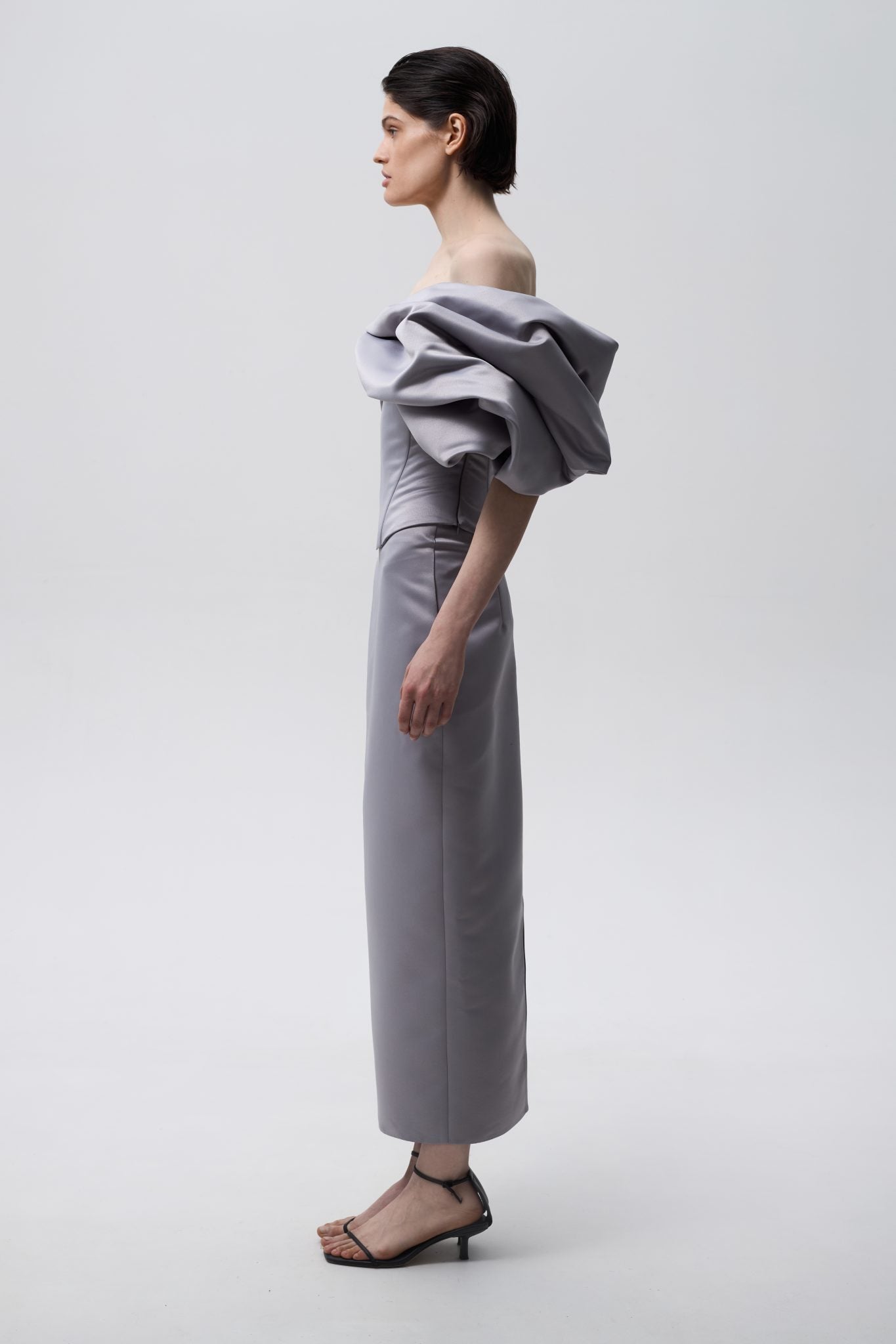 Asymmetrical corset with flounces