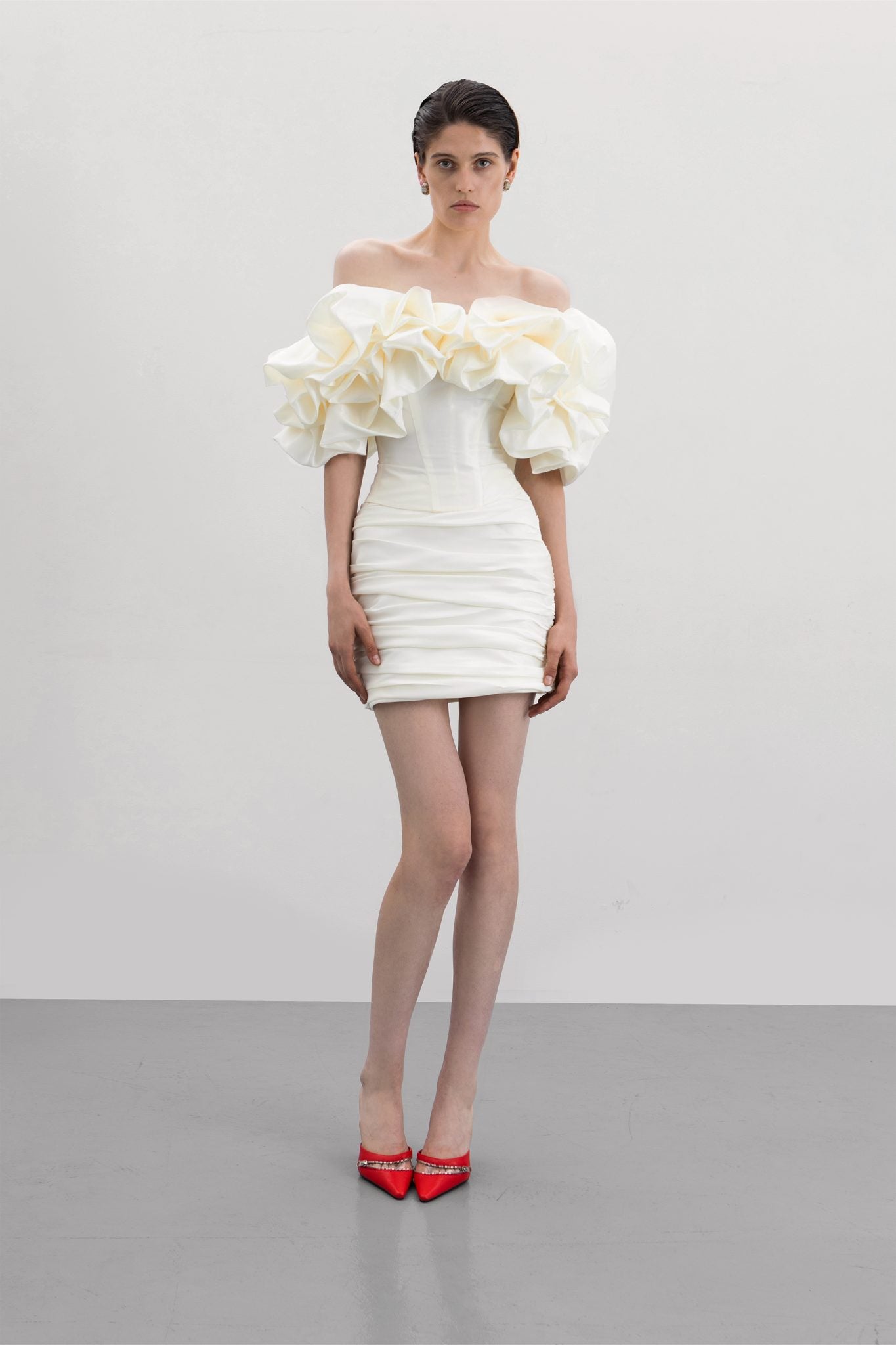 Taffeta ivory lace-up corset with meringue flounces and skirt