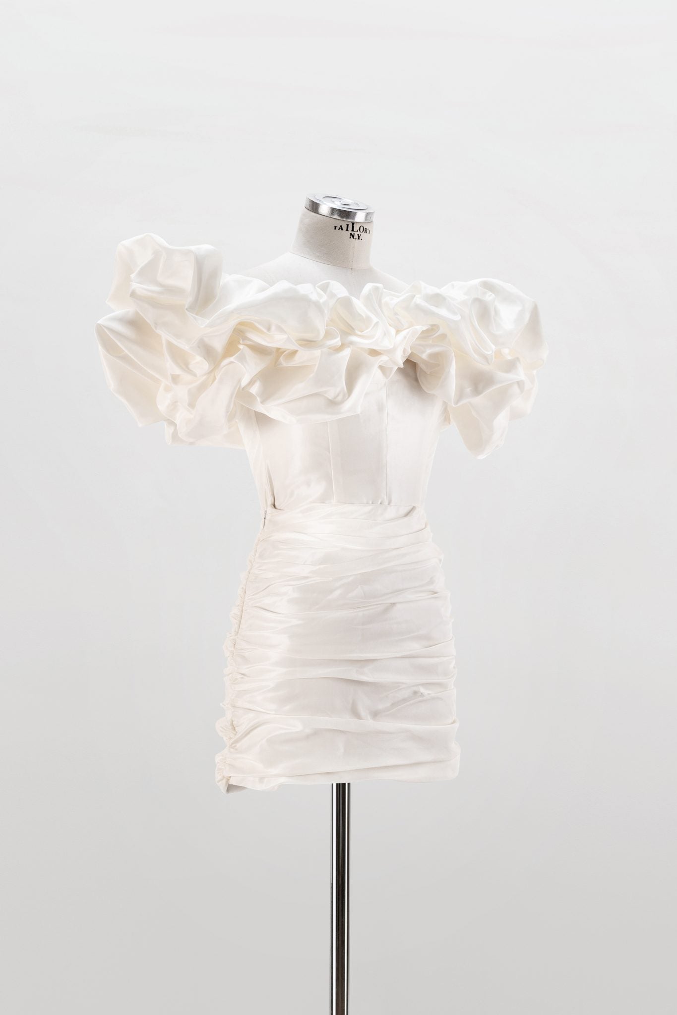 Taffeta ivory lace-up corset with meringue flounces and skirt