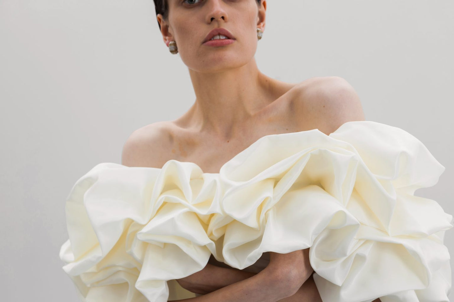 Taffeta ivory lace-up corset with meringue flounces and skirt