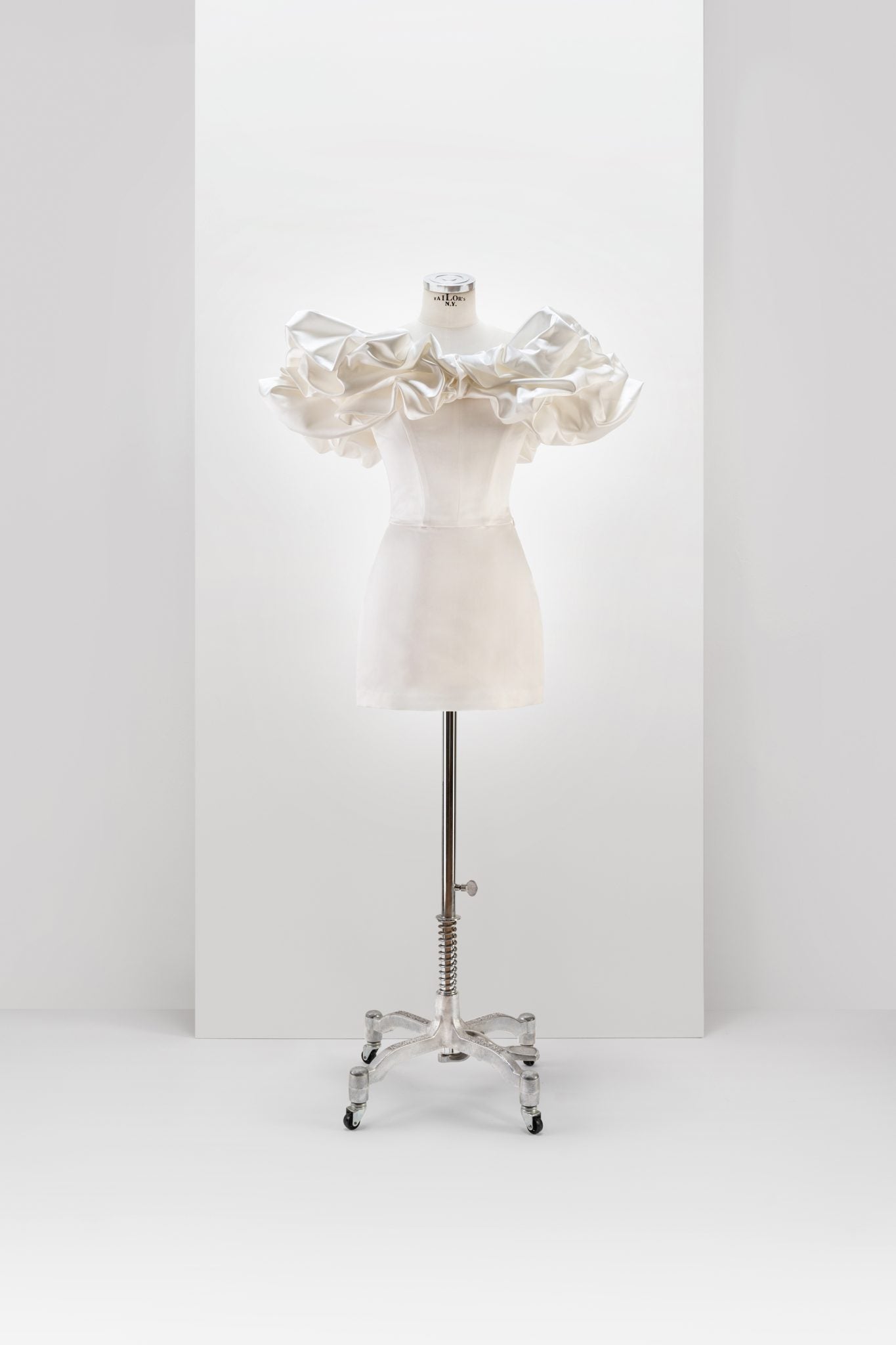 lace-up corset with meringue flounces