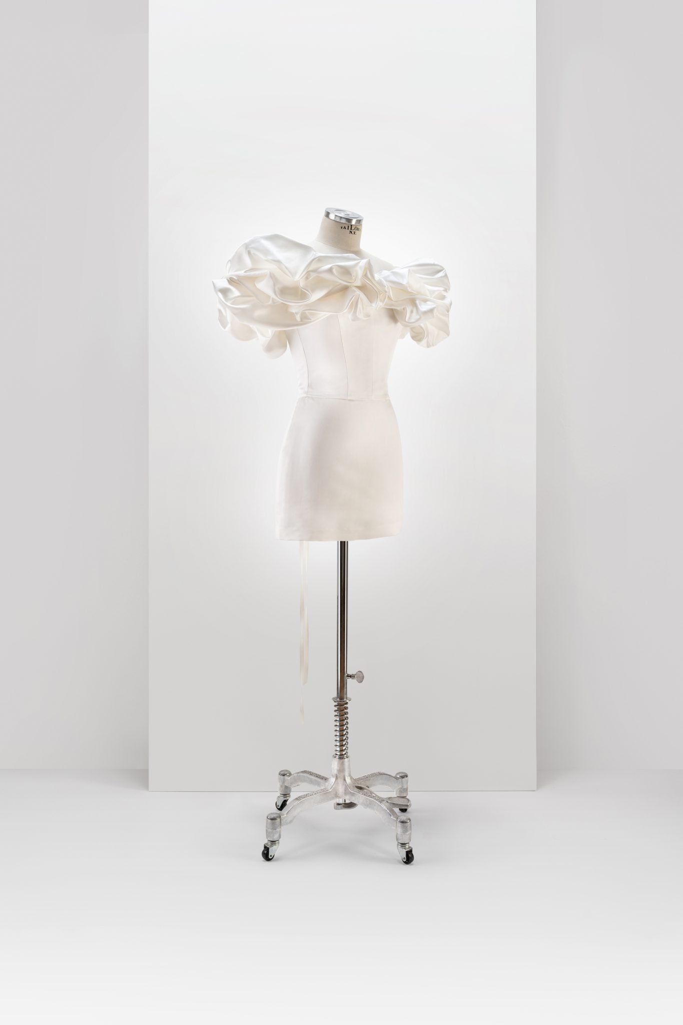 lace-up corset with meringue flounces