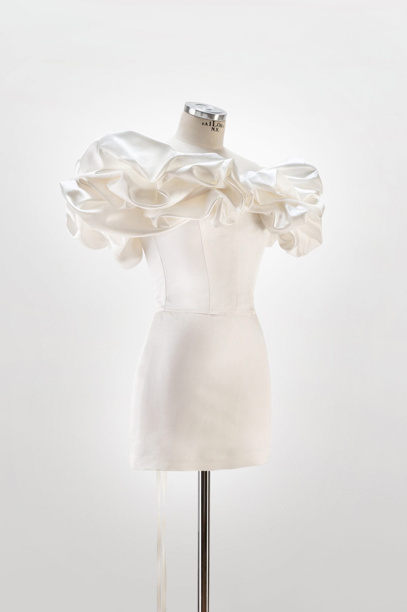 lace-up corset with meringue flounces