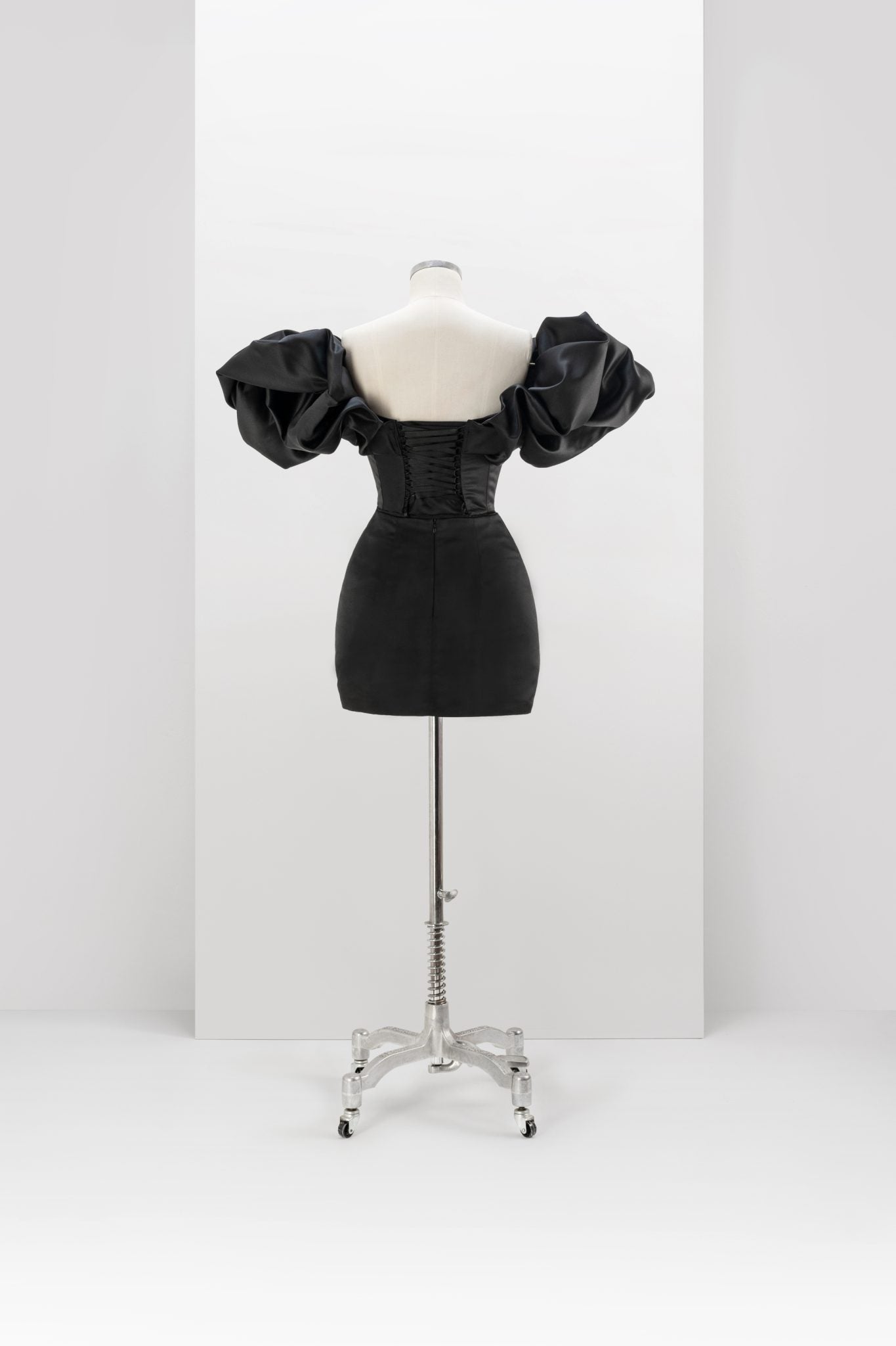 lace-up corset with meringue flounces