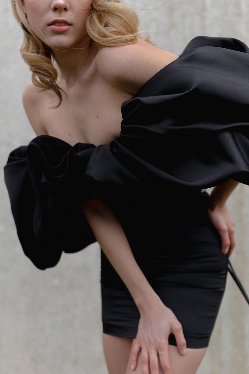 lace-up corset with meringue flounces