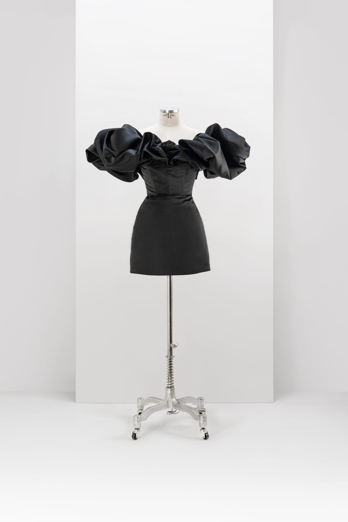 lace-up corset with meringue flounces