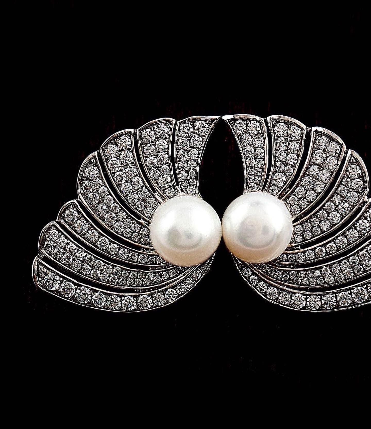 VENUS earrings