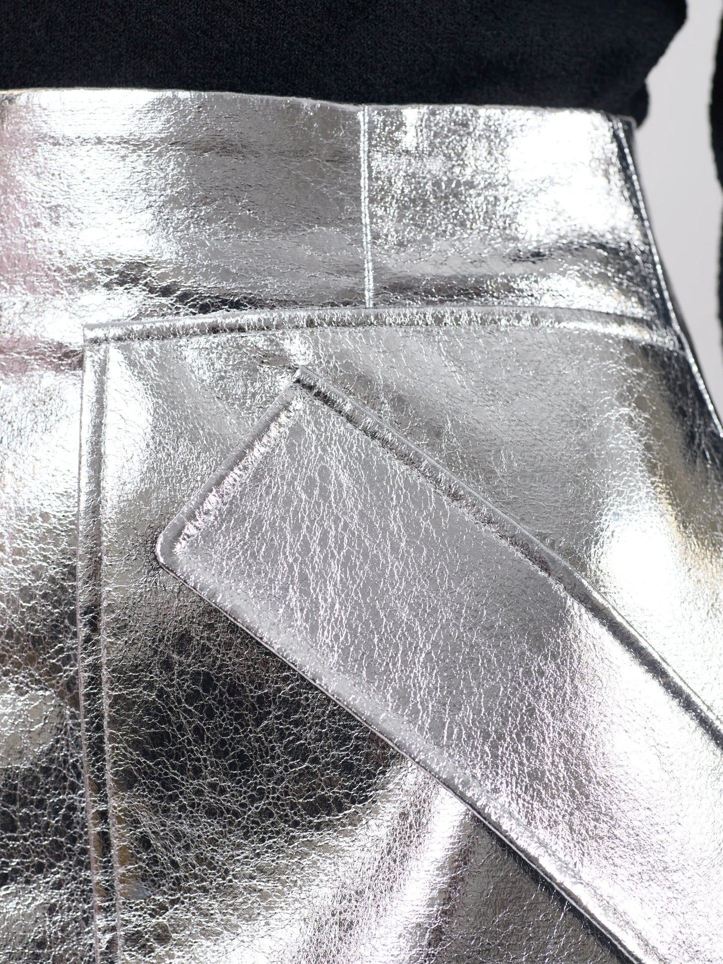 THE CHERRY SKIRT IN METALLIC SILVER