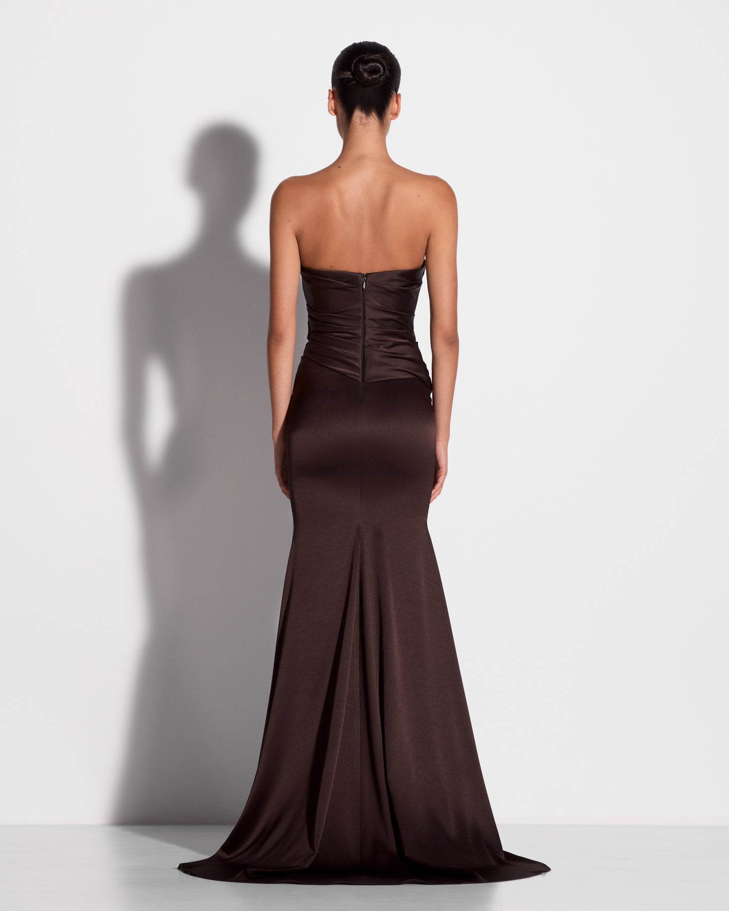 STRAPLESS TUCKED GOWN IN SATIN CREPE