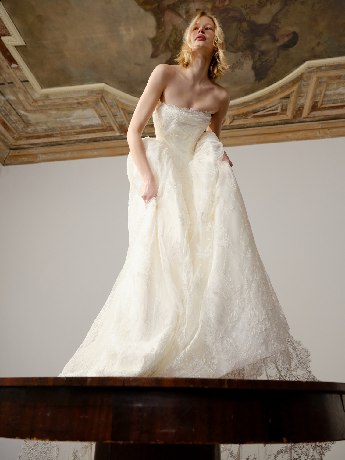 Agness Pale in off white